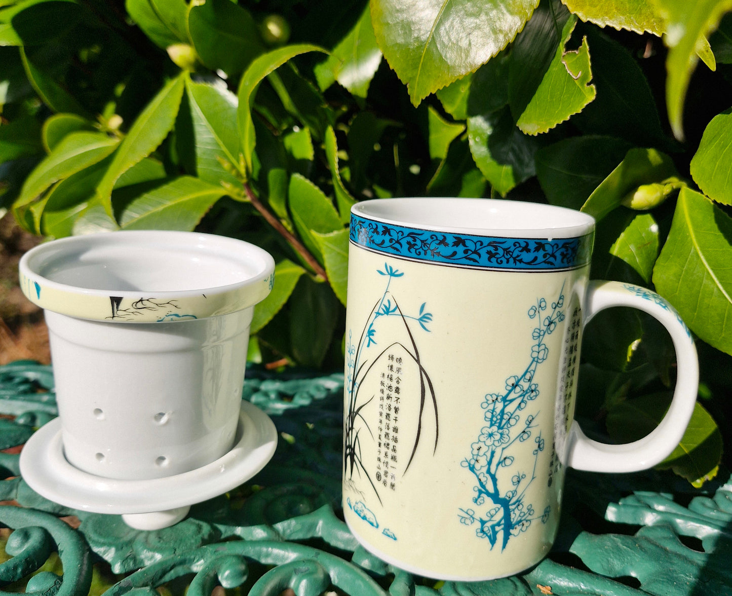 Porcelain Chinese Tea Mug with Infuser and Lid - Poetry Characters Pattern