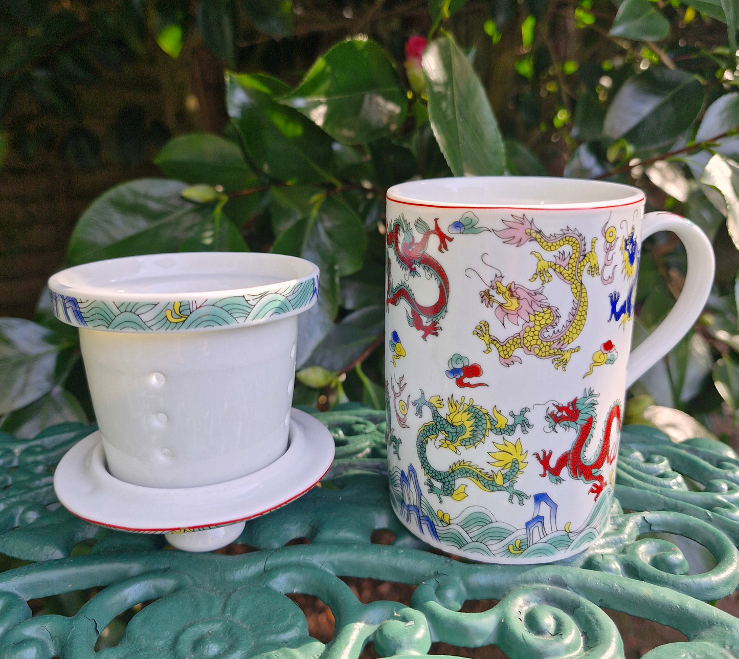Porcelain Chinese Tea Mug with Infuser and Lid - Eight Dragons Pattern