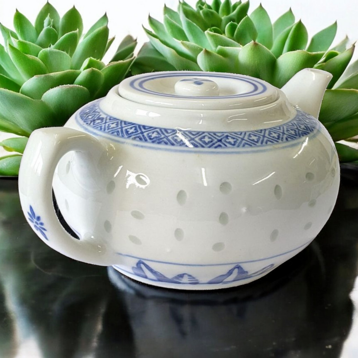 Chinese Teapot - Blue and White Rice Pattern - 650ml Capacity