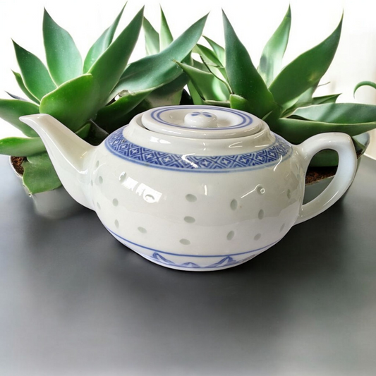 Chinese Teapot - Blue and White Rice Pattern - 650ml Capacity